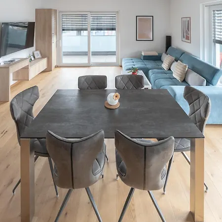 Amaria Downtown 4*